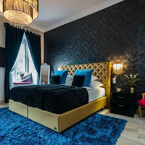 Center Of The Center, The Grand Deluxe Apartament